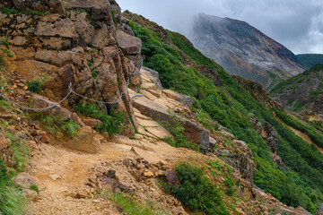 Fototapeta na wymiar 朝日岳の登山道