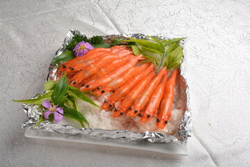 flaming bbq grilled big fresh tiger prawn seafood with salt ice on bottom asian halal menu