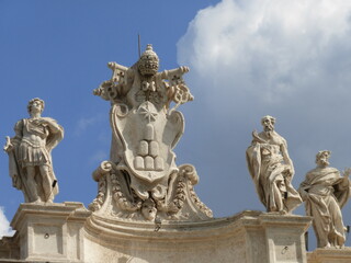 Fototapeta na wymiar El Vaticano, Roma. Sede principal del cristianismo.