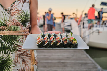 Sushi na łódce - Zatoka Sushi - obrazy, fototapety, plakaty