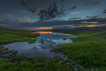 Fototapeta na wymiar beautiful landscape with a lake at sunset