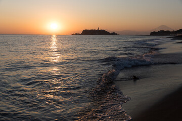 海岸に沈む夕日