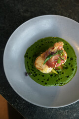 Roasted scallops with spinach and prosciutto 