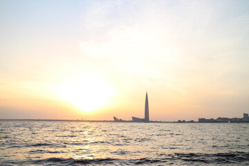 Fototapeta na wymiar Sunset on the coast of the bay