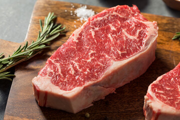 Raw Red Organic New York Strip Steak - obrazy, fototapety, plakaty