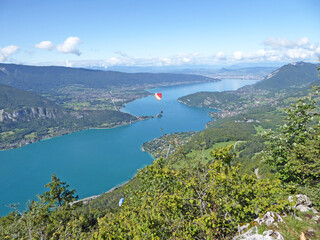 Fototapeta na wymiar Lake Annecy in the French Alps 