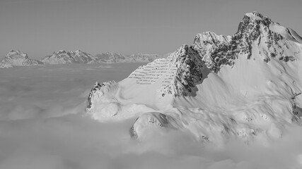 Über den Wolken am Arlberg. An der Grenze von Tirol und Vorarlberg.
