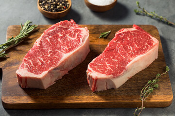 Raw Red Organic New York Strip Steak - obrazy, fototapety, plakaty