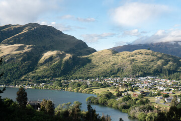 Fototapeta na wymiar lake and mountain landscape in Queenstown, New Zealand