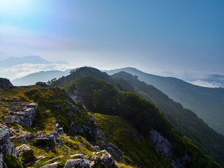 Obraz premium Paisajes durante la subida al monte Ernio