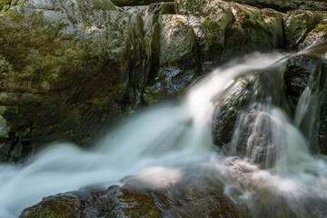Obraz premium Long exposure of a waterfall on the East Lyn river at Watersmeet In Exmoor National Park
