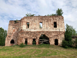Fototapeta na wymiar Destroyed old brick building after the war. Image distortion.