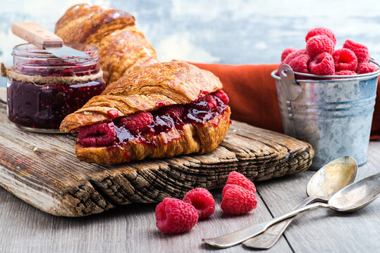 croissant with raspberries and raspberry jam