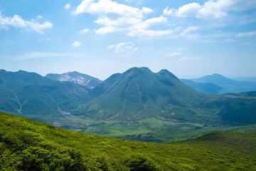 Obraz na płótnie Canvas 大分県の平治岳、大船山の登山道 Trail of Mt.Heijidake and Mt.Taisenzan in Oita Prefecture