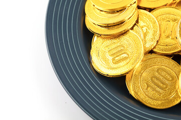 Sign of wealth with a plate full of gold coins