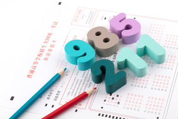 Volunteer's choice of 211 and 985 after the college entrance examination