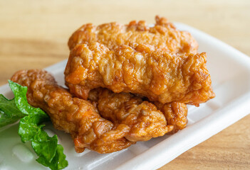 魚肉練り製品　ごぼうとニンジン