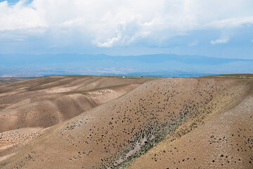 The desert and the mountains in a cloudless day.