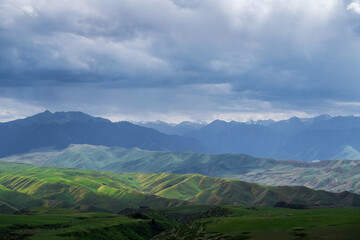 Naklejka premium Grassland and mountains in a cloudy day. Photo in Kalajun grassland in Xinjiang, China.