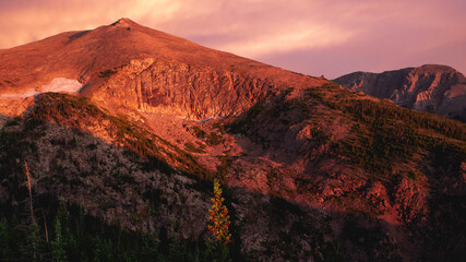 Fototapeta premium Sunrise in Rocky Mountain National Park
