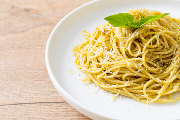 pesto spaghetti pasta - vegetarian food