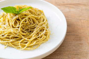 pesto spaghetti pasta - vegetarian food