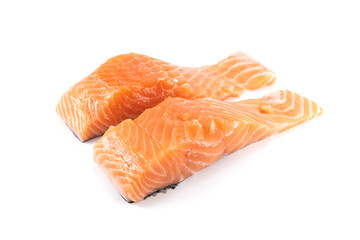 Lomo de salmón fresco fondo blanco