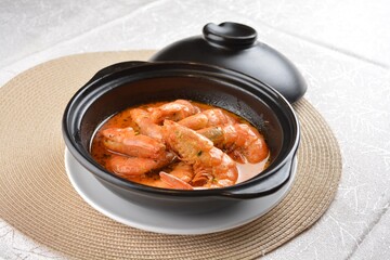 braised cook big fresh tiger prawn with red spicy curry soup in hot clay pot asian halal seafood menu