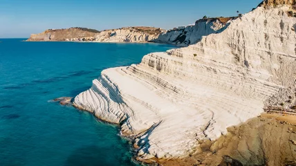 Fototapete Scala dei Turchi, Sizilien Scala dei Turchi, Sizilien, Italien. Luftaufnahme von weißen Felsklippen, türkisfarbenes, klares Wasser. Sizilianische Küstentourismus, beliebte Touristenattraktion.