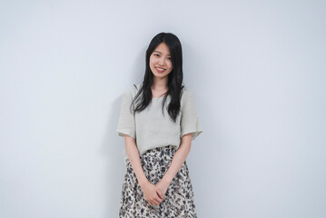 カジュアルファッションの女性