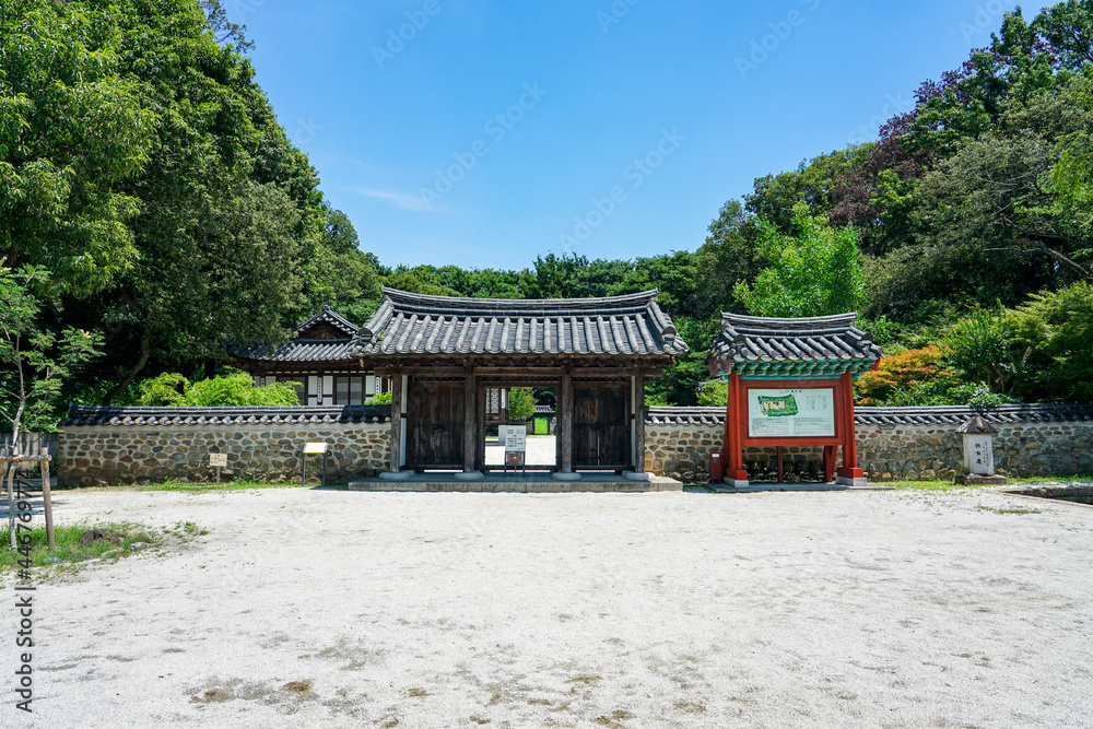 Wall mural 神奈川県立三ツ池公園のコリア庭園