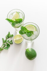 gin tonic mojito glass cocktail water ice lime mint table drink