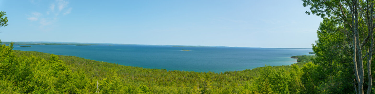 Beautiful shot of the Lake Huron from the Manitoulin Island
