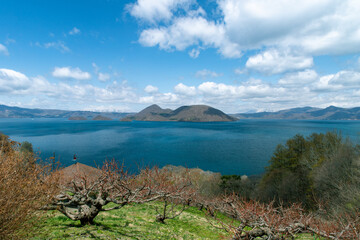 北海道　洞爺湖の春の風景