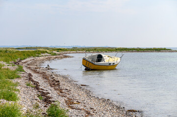 gestrandetes Segelboot