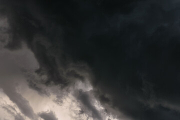 Obraz premium Dark sky and a sharp black cloud before the rain