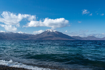 北海道　支笏湖の春の風景