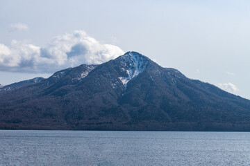 北海道　支笏湖の春の風景