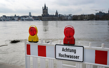 Extreme weather: Warning sign in German at the entrance to a flooded pedestrian zone in Cologne, Germany
