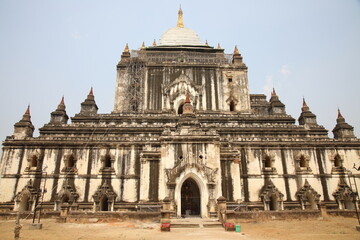 Fototapeta na wymiar View of Thatbyinnyu Temple, Bagan, Myanmar