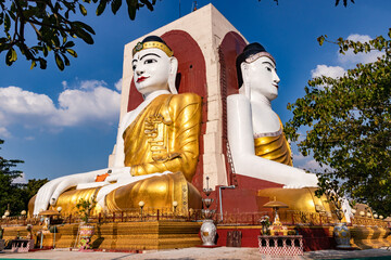 Die vier riesigen sitzenden Buddhas von Kyaikpu in Bago im fernen Myanmar