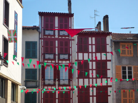 Petit Bayonne décoré aux couleurs des fêtes