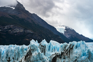 Fototapeta na wymiar Perito Moreno glacier & the surrounding mountains