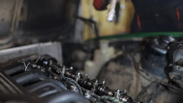 car engine repair, pulling cylinder head bolts with a torque wrench