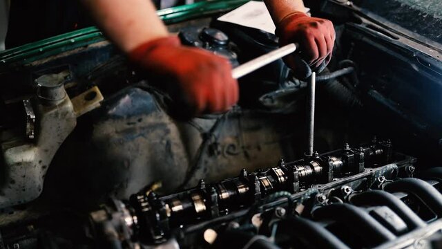 car engine repair, pulling cylinder head bolts with a torque wrench
