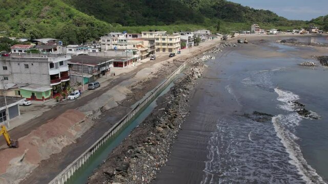 construction of boardwalk in playa del pacifico, ecuador
boardwalk of Suba