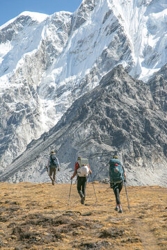 A climbing team heads towards Everest Basecamp