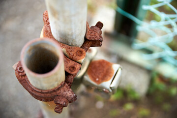 鉄パイプ・継ぎ手・古い・錆・マクロ