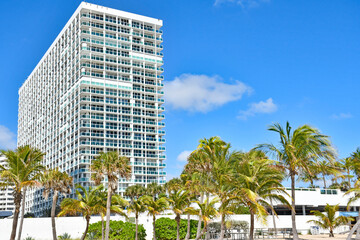Beachfront residential condo building with palm trees in Ft Lauderdale beach Florida - obrazy, fototapety, plakaty