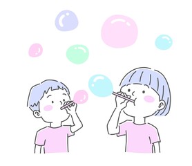 シャボン玉を膨らます女の子と男の子
